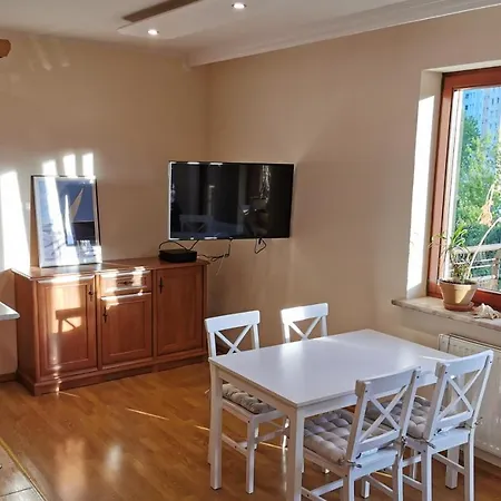 Playa Z Parkingiem, Promenada Do Mola